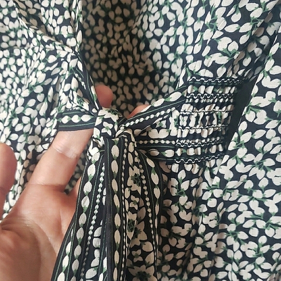 Max Studio Tie Front Wrap Blouse Black Green White Floral Long Sleeve V-neck - Picture 6 of 15